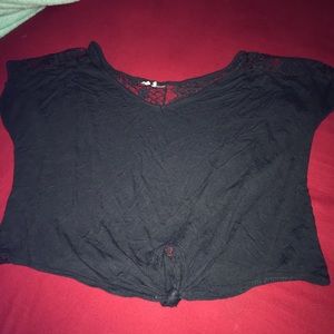 Black cropped tee